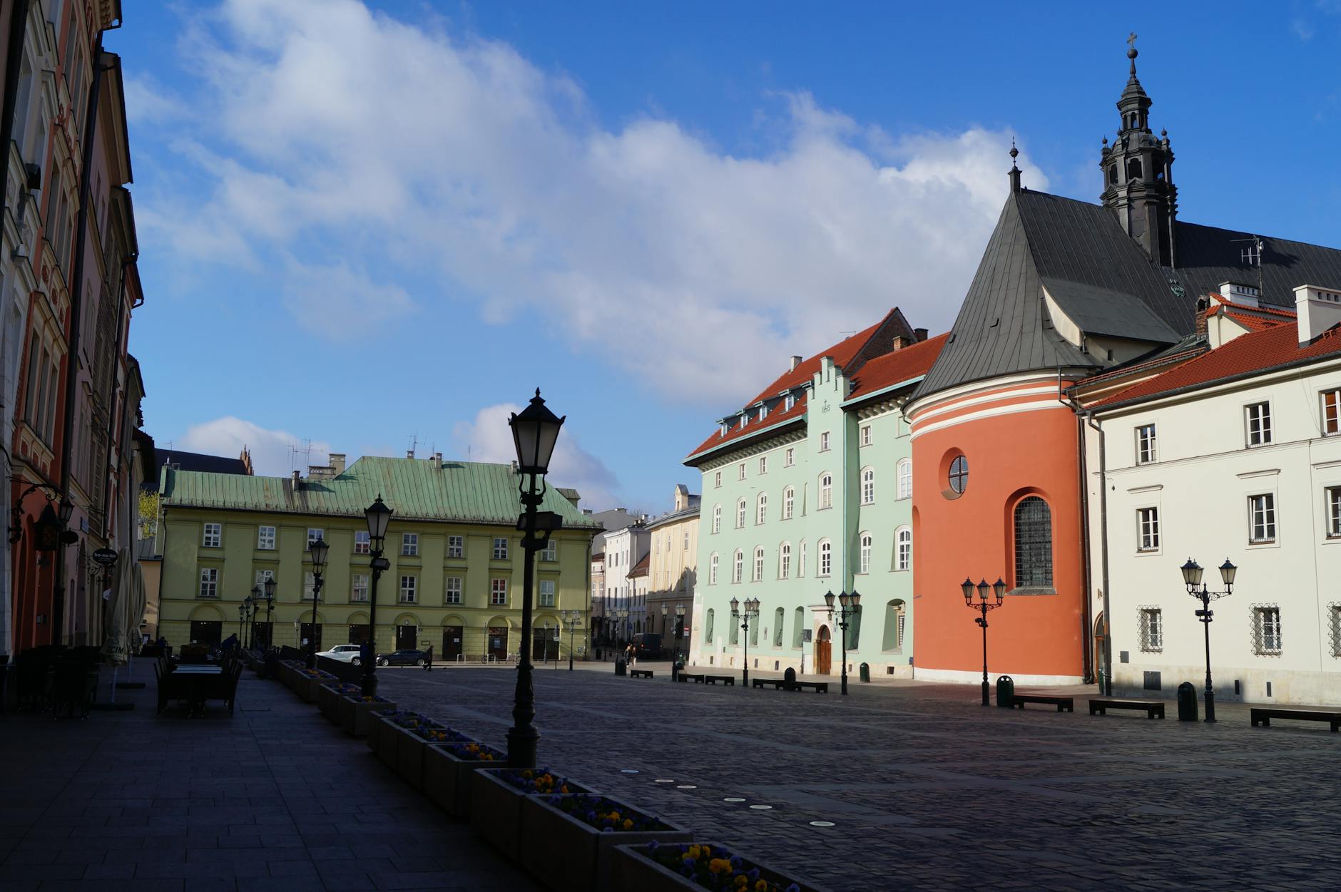 Kolorowe kamienice i renesansowa zabudowa krakowskiego Małego Rynku